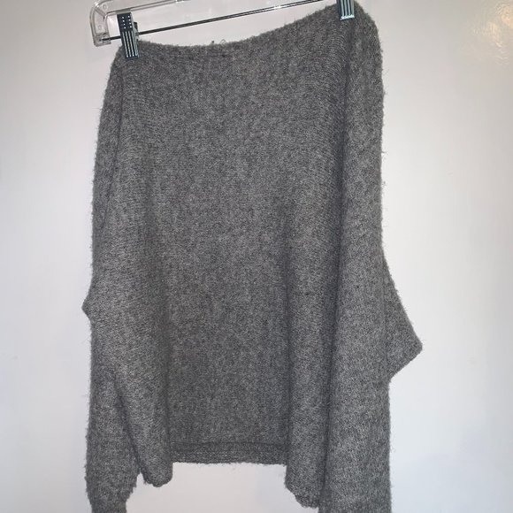 Guess Over The Shoulder Slouchy Sweater - Picture 1 of 2